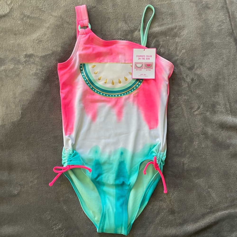 Color changing bathing suit.